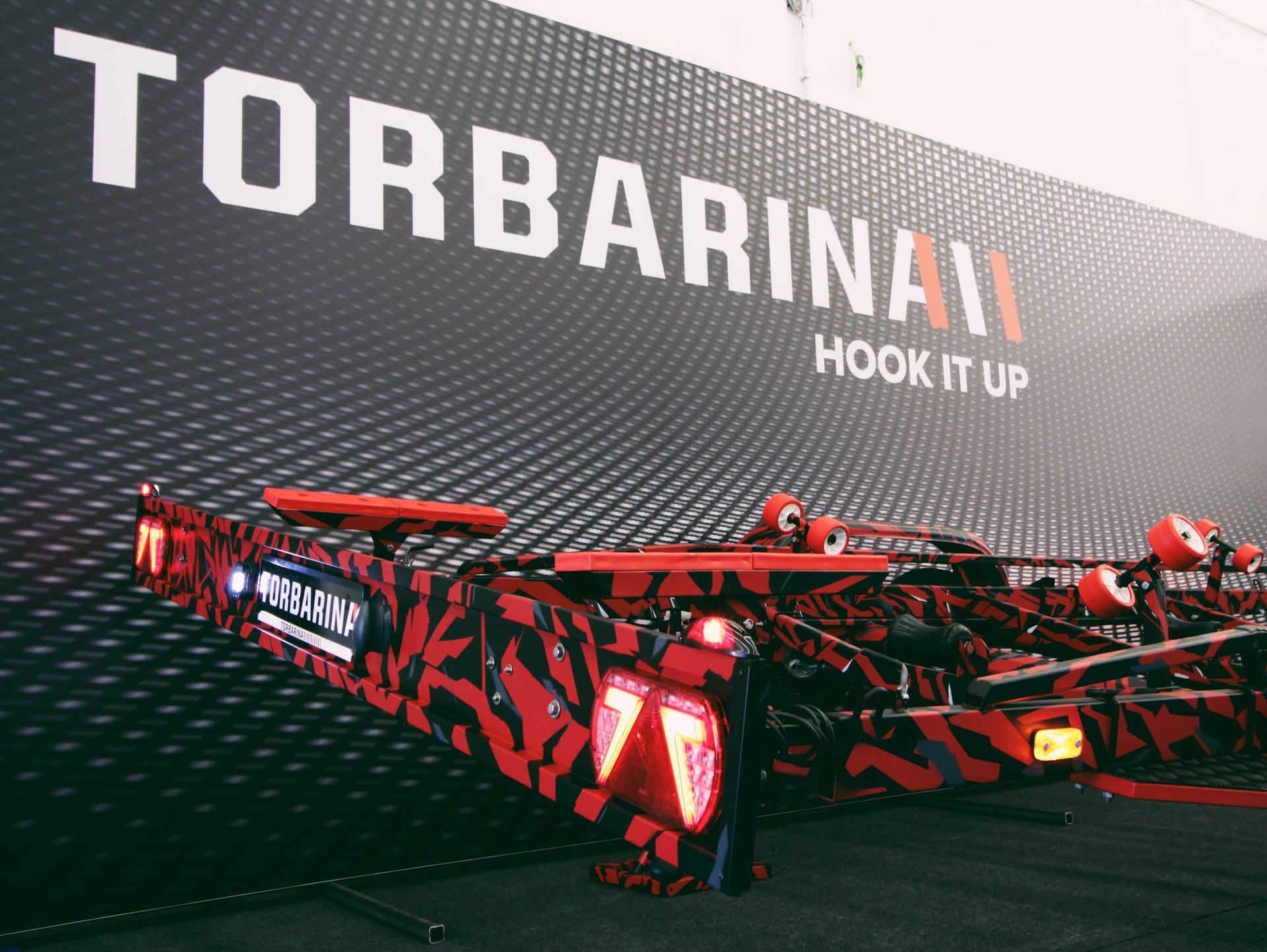 Custom design trailer, Torbarina, Hookitup prikolica za plovila s handprint dizajnom