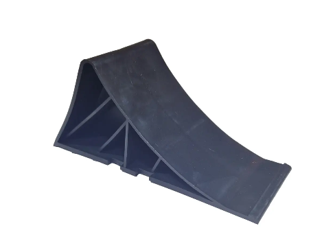 [1587] Plastic chock with holder 220x100x92 black